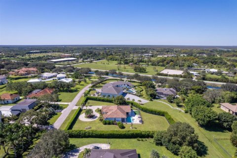 House in Wellington, Florida 3 bedrooms, 251.21 sq.m. № 968109 - photo 1