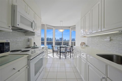 Купить кондоминиум в Авентура, Флорида 2 спальни, 135.64м2, № 2051809 - фото 10