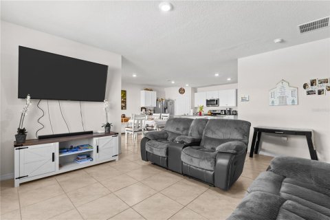 House in Haines City, Florida 4 bedrooms, 173.45 sq.m. № 1825100 - photo 14