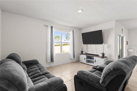 House in Haines City, Florida 4 bedrooms, 173.45 sq.m. № 1825100 - photo 13