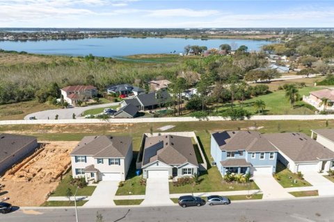 House in Haines City, Florida 4 bedrooms, 173.45 sq.m. № 1825100 - photo 1