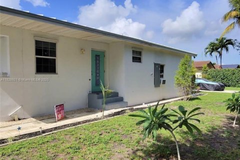 Casa en venta en Miami Springs, Florida, 3 dormitorios, 154.5 m2 № 1821590 - foto 9