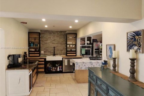 Casa en venta en Miami Springs, Florida, 3 dormitorios, 154.5 m2 № 1821590 - foto 25