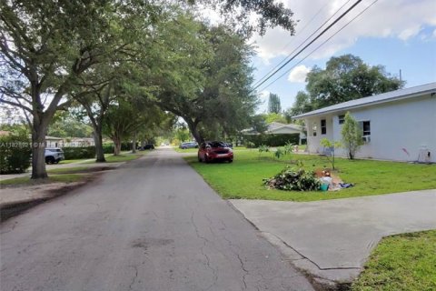 Casa en venta en Miami Springs, Florida, 3 dormitorios, 154.5 m2 № 1821590 - foto 12