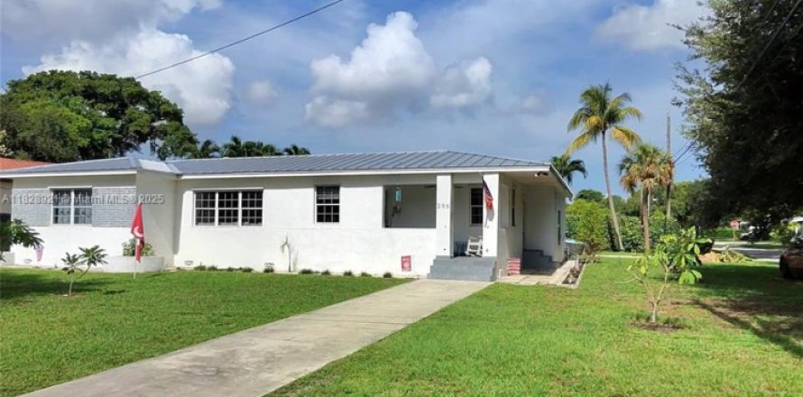Casa en Miami Springs, Florida 3 dormitorios, 154.5 m2 № 1821590