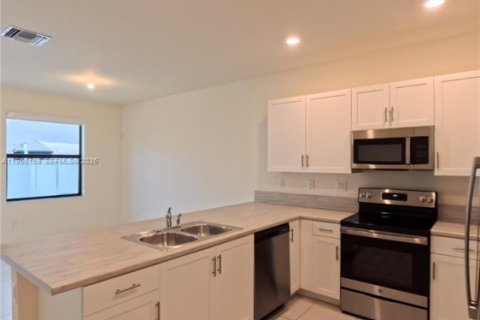 Купить таунхаус в Хайалиа, Флорида 3 спальни, 131.18м2, № 2009900 - фото 3