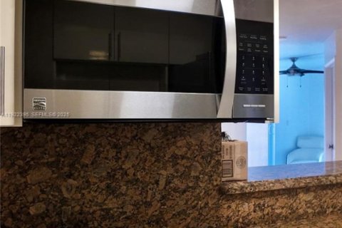 Copropriété à louer à Miami, Floride: 3 chambres, 96.15 m2 № 1976684 - photo 23