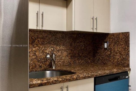 Copropriété à louer à Miami, Floride: 3 chambres, 96.15 m2 № 1976684 - photo 22