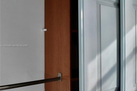 Copropriété à louer à Miami, Floride: 3 chambres, 96.15 m2 № 1976684 - photo 16