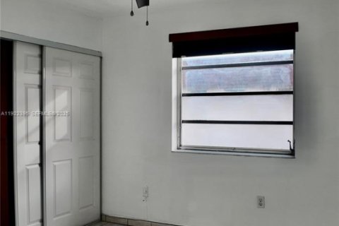 Copropriété à louer à Miami, Floride: 3 chambres, 96.15 m2 № 1976684 - photo 15