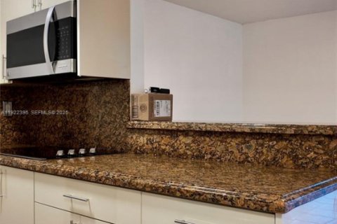 Copropriété à louer à Miami, Floride: 3 chambres, 96.15 m2 № 1976684 - photo 24