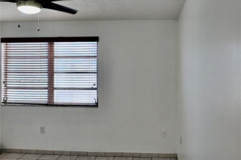Copropriété à louer à Miami, Floride: 3 chambres, 96.15 m2 № 1976684 - photo 6