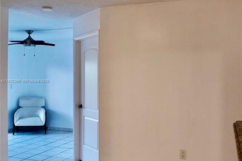 Copropriété à louer à Miami, Floride: 3 chambres, 96.15 m2 № 1976684 - photo 30