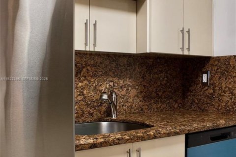 Copropriété à louer à Miami, Floride: 3 chambres, 96.15 m2 № 1976684 - photo 21