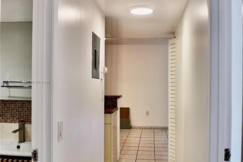 Copropriété à louer à Miami, Floride: 3 chambres, 96.15 m2 № 1976684 - photo 11