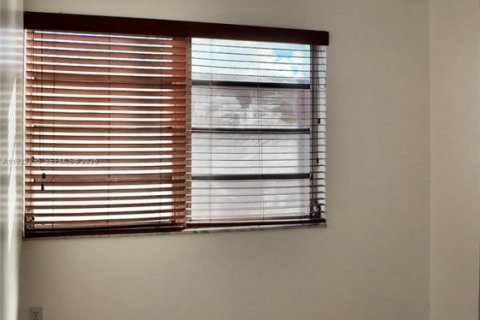 Copropriété à louer à Miami, Floride: 3 chambres, 96.15 m2 № 1976684 - photo 28