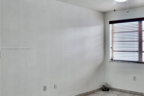 Copropriété à louer à Miami, Floride: 3 chambres, 96.15 m2 № 1976684 - photo 7