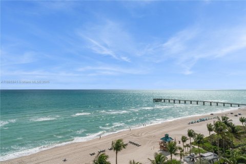 Condo in Sunny Isles Beach, Florida, 4 bedrooms  № 1944988 - photo 18