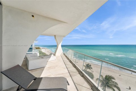 Condo in Sunny Isles Beach, Florida, 4 bedrooms  № 1944988 - photo 17