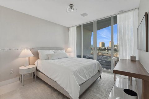 Condo in Sunny Isles Beach, Florida, 4 bedrooms  № 1944988 - photo 20