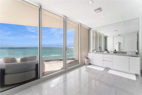 Condo in Sunny Isles Beach, Florida, 4 bedrooms  № 1944988 - photo 14