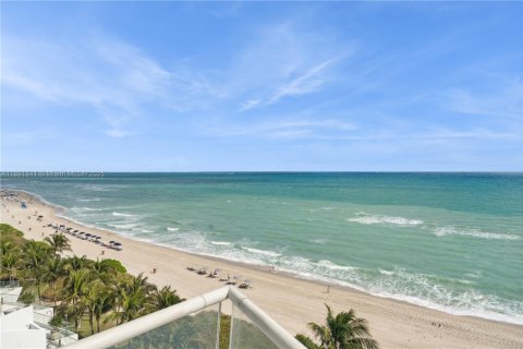 Condo in Sunny Isles Beach, Florida, 4 bedrooms  № 1944988 - photo 19
