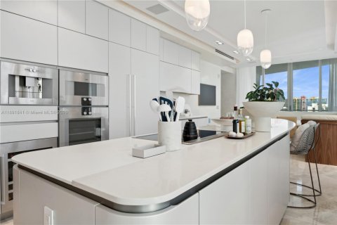 Condo in Sunny Isles Beach, Florida, 4 bedrooms  № 1944988 - photo 9