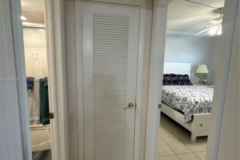 Copropriété à vendre à Lauderdale-by-the-Sea, Floride: 2 chambres, 92.9 m2 № 2010388 - photo 10