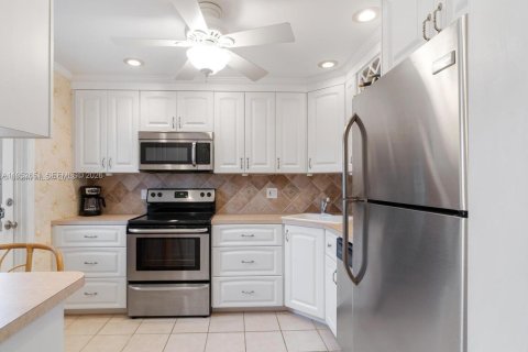 Copropriété à vendre à Lauderdale-by-the-Sea, Floride: 2 chambres, 92.9 m2 № 2010388 - photo 6