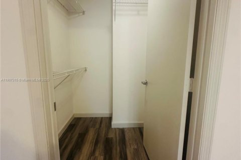 Apartamento en alquiler en Fort Lauderdale, Florida, 1 dormitorio, 118.45 m2 № 2012518 - foto 9