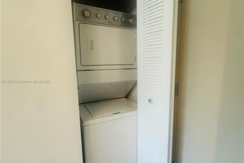 Apartamento en alquiler en Fort Lauderdale, Florida, 1 dormitorio, 118.45 m2 № 2012518 - foto 7