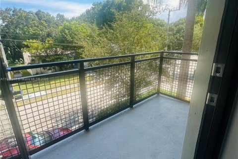 Apartamento en alquiler en Fort Lauderdale, Florida, 1 dormitorio, 118.45 m2 № 2012518 - foto 12