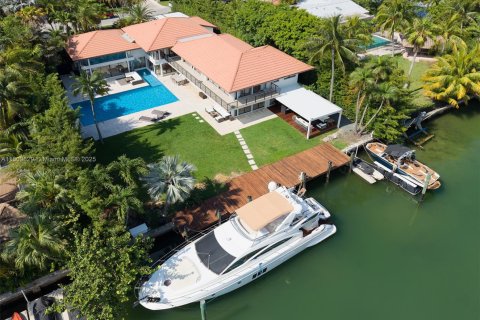 Casa en alquiler en Key Biscayne, Florida, 5 dormitorios, 496.19 m2 № 1958103 - foto 1