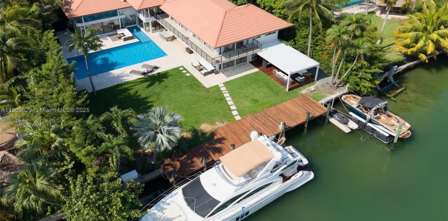 Casa en Key Biscayne, Florida 5 dormitorios, 496.19 m2 № 1958103