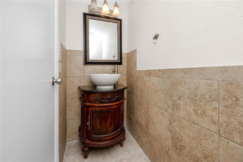 Townhouse in Saint Petersburg, Florida 2 bedrooms, 118.91 sq.m. № 2393412 - photo 14