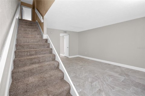 Townhouse in Saint Petersburg, Florida 2 bedrooms, 118.91 sq.m. № 2393412 - photo 18