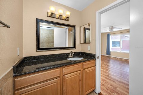Townhouse in Saint Petersburg, Florida 2 bedrooms, 118.91 sq.m. № 2393412 - photo 25