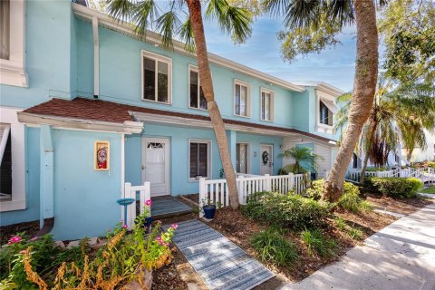 Townhouse in Saint Petersburg, Florida 2 bedrooms, 118.91 sq.m. № 2393412