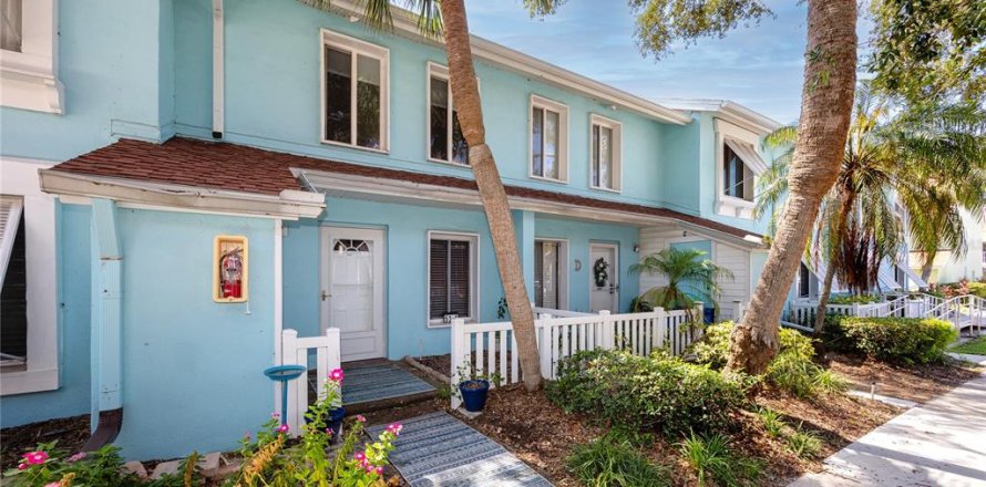 Townhouse in Saint Petersburg, Florida 2 bedrooms, 118.91 sq.m. № 2393412