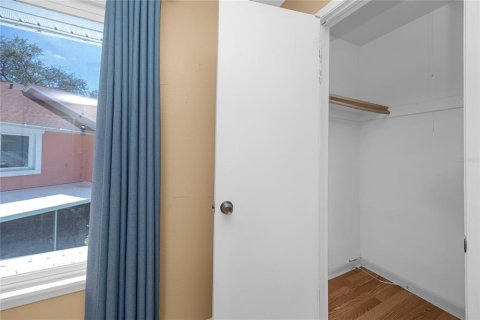 Townhouse in Saint Petersburg, Florida 2 bedrooms, 118.91 sq.m. № 2393412 - photo 23