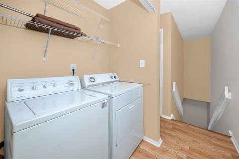 Townhouse in Saint Petersburg, Florida 2 bedrooms, 118.91 sq.m. № 2393412 - photo 20