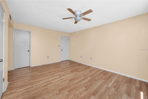 Townhouse in Saint Petersburg, Florida 2 bedrooms, 118.91 sq.m. № 2393412 - photo 22