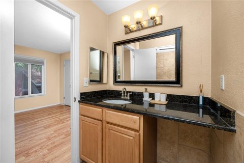 Townhouse in Saint Petersburg, Florida 2 bedrooms, 118.91 sq.m. № 2393412 - photo 26