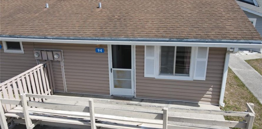 Duplex in Clermont, Florida 2 bedrooms, 46.45 sq.m. № 1817403