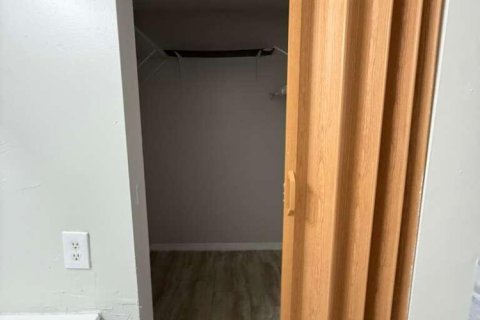 Copropriété à louer à Hollywood, Floride: 2 chambres, 82.13 m2 № 2077676 - photo 7