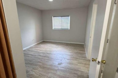 Copropriété à louer à Hollywood, Floride: 2 chambres, 82.13 m2 № 2077676 - photo 9