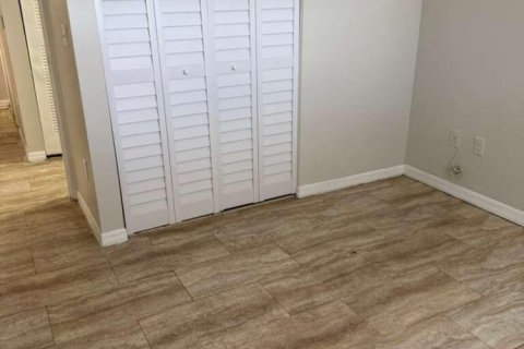 Copropriété à louer à Hollywood, Floride: 2 chambres, 82.13 m2 № 2077676 - photo 2