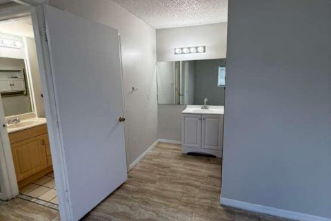 Copropriété à louer à Hollywood, Floride: 2 chambres, 82.13 m2 № 2077676 - photo 8