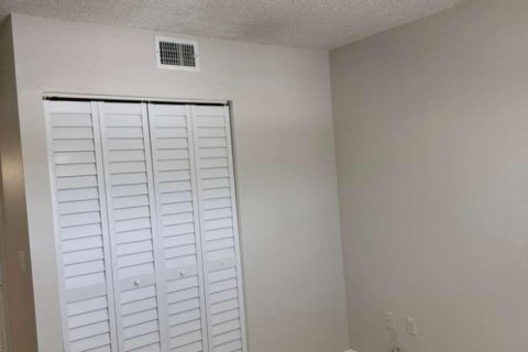 Copropriété à louer à Hollywood, Floride: 2 chambres, 82.13 m2 № 2077676 - photo 11