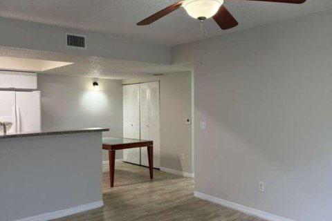 Copropriété à louer à Hollywood, Floride: 2 chambres, 82.13 m2 № 2077676 - photo 3